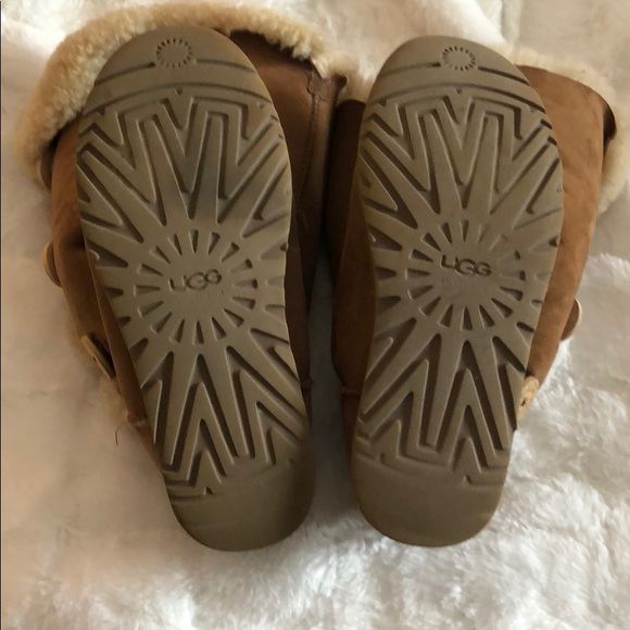 UGG: Bailey Button triple - Picture 3 of 3